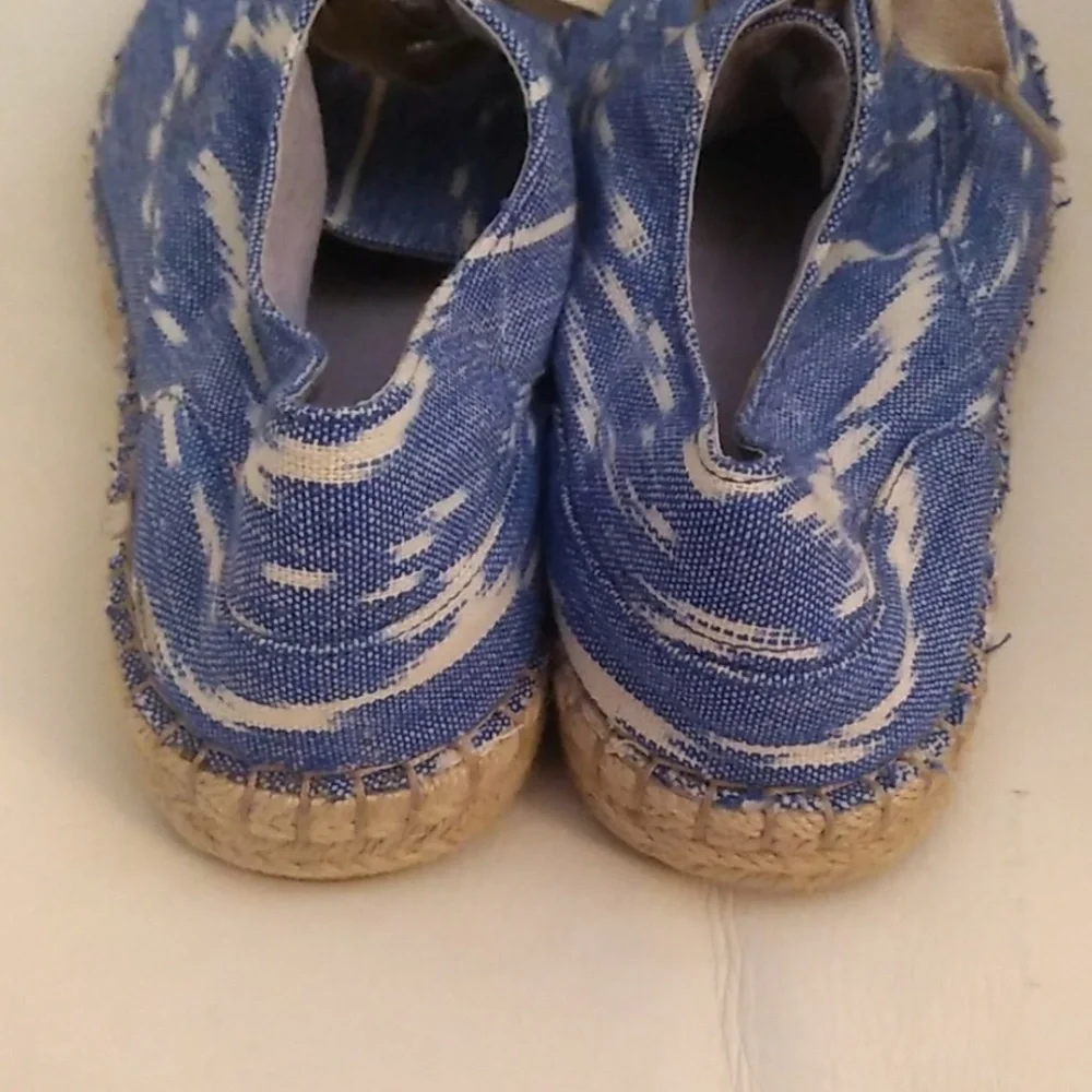 Canvas Shoes 8/10